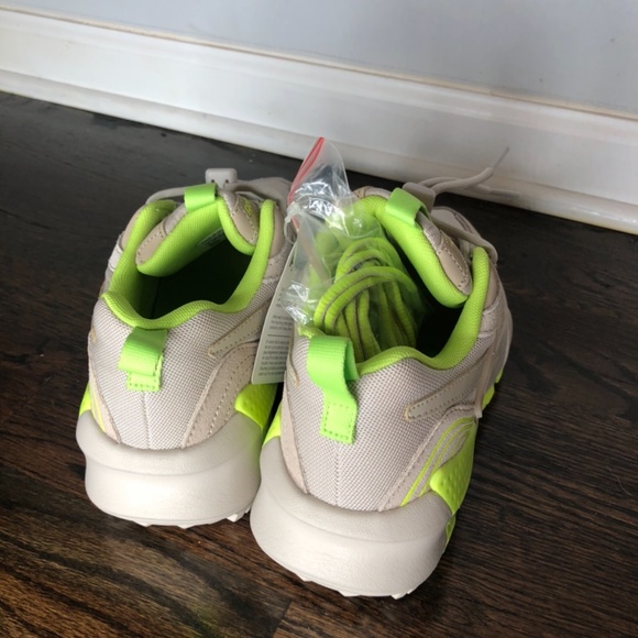 AZTREK Reeboks - Picture 4 of 6